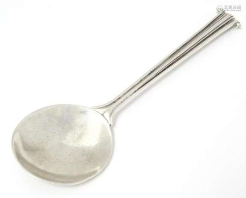 Leslie G Durbin: A modern silver spoon with reeded handle an...