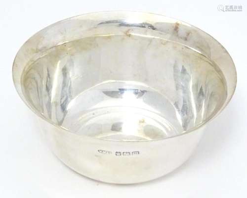 A silver bowl hallmarked Sheffield 1904, maker William Mamma...