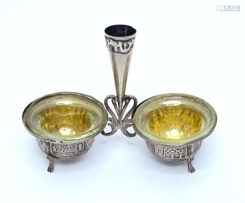 Judaica : A .800 silver Israeli souvenir salt cruet with ham...