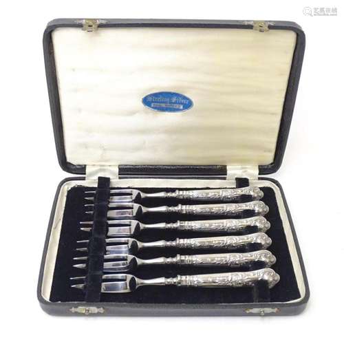 A cased set of six silver handled King's pattern pastry ...