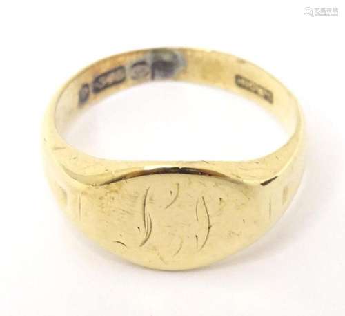 A 9ct gold signet ring. Ring size approx L 1/2