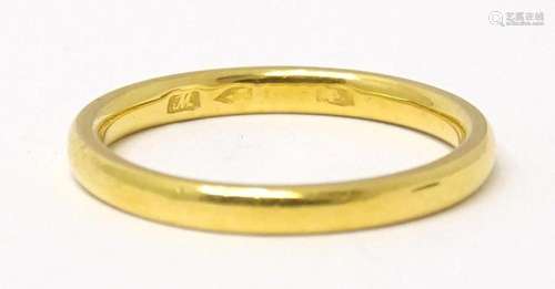 An 18ct gold ring. Ring size approx P 1/2