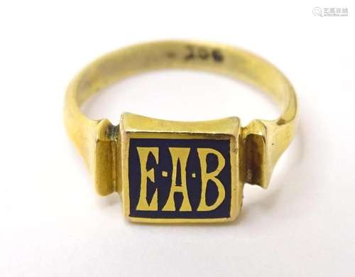 A small 9ct gold ring with enamel detail. Ring size approx. ...