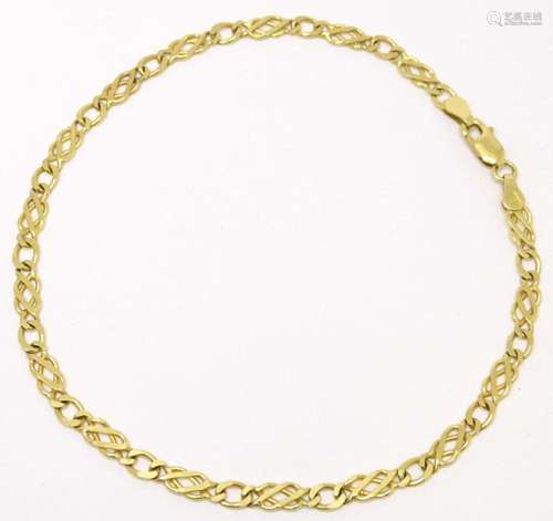 A 9ct gold bracelet Approx 4 1/2" long (4.8g)