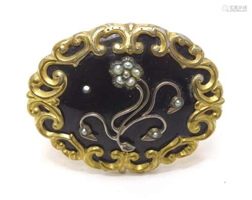 Memorial / Mourning Jewellery: A Victorian enamel brooch wit...