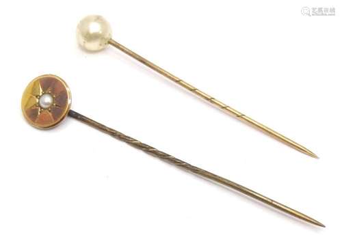 A 15ct gold cravat / stick pin set with seed pearl to centre...