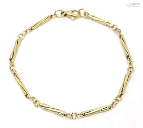 A 9ct gold bracelet approx 7 3/4" long