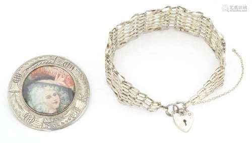 A silver bracelet with padlock style clasp. Hallmarked Londo...