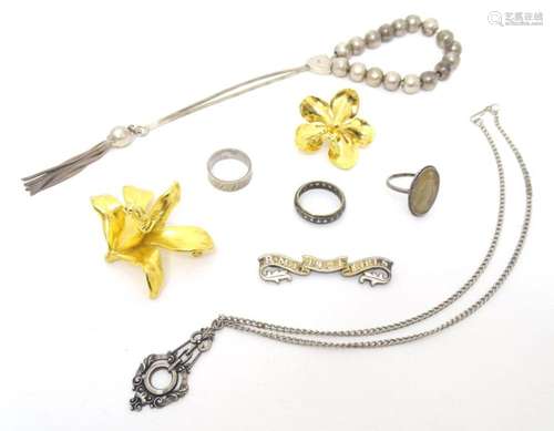 A quantity of assorted jewellery to include some silver item...