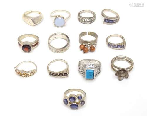 A quantity of assorted silver and white metal dress rings (1...