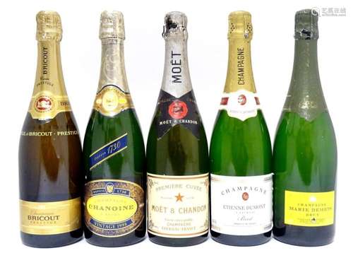 Champagne : Five assorted 750ml bottles of champagne compris...