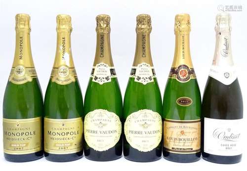 Champagne / Sparkling Wine : Five 750ml bottles of champagne...