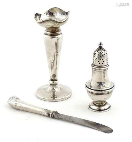 Assorted silver items to include a pepperette hallmarked Bir...