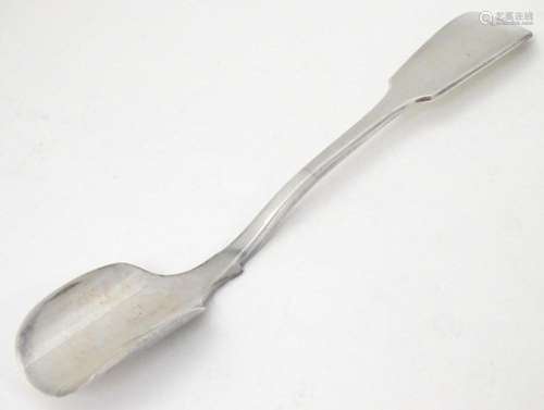 A silver plate fiddle pattern stilton scoop. Approx. 8 1/4&q...