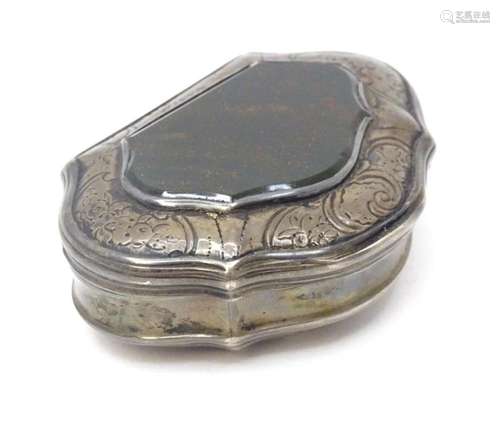 A Continental silver snuff box of shaped form with gilded in...