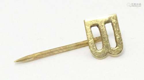 A 9ct pin surmounted by the letter 'B' 3/4" lon...