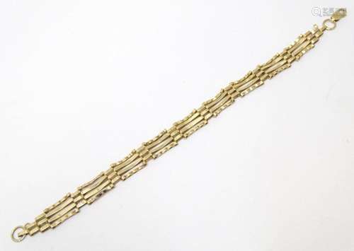 A 9ct gold bracelet approx 7 1/2" long