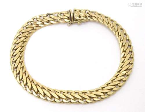 A 14ct curb link bracelet. Approx 7 1/2" long