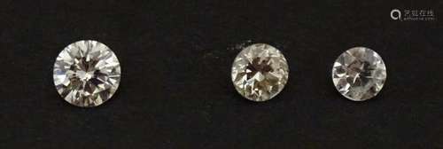 Loose unset stones: Three round brilliant cut diamonds. Larg...