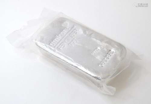 A Umicore 1000g / 1kg Feinsilber .999 silver bar numbered 56...