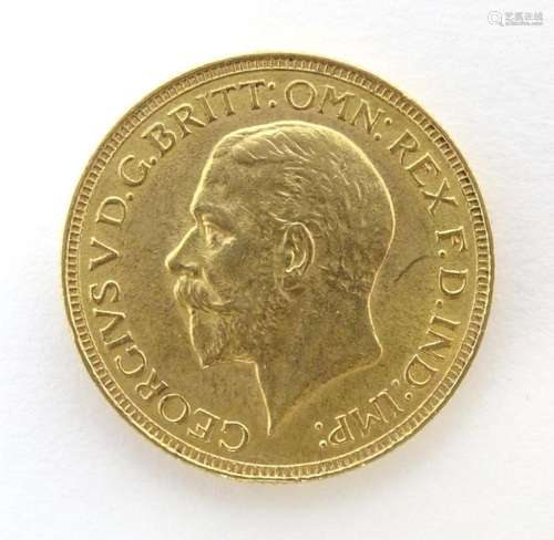 Coin : A George V 1929 gold sovereign coin. Total weight app...