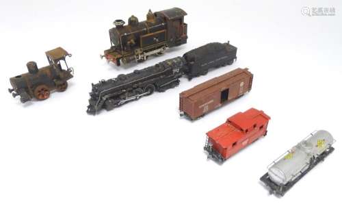 Toys: An early 20thC live steam tin plate locomotive / train...