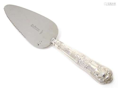 A silver handled King's pattern pie server, hallmarked S...