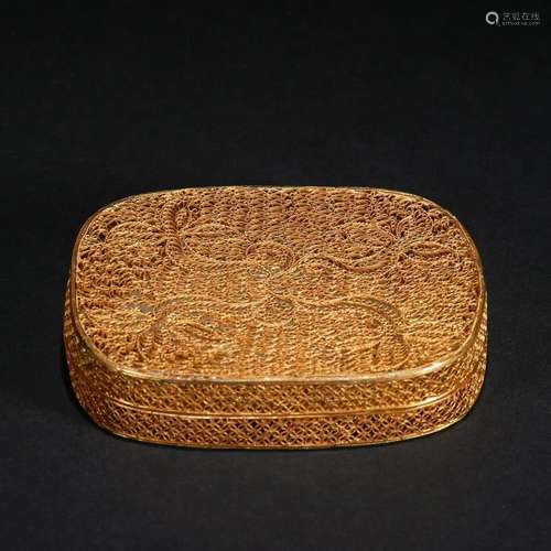 A Reticulated Silver-Gilt Box with Inset White Jade 'fis...