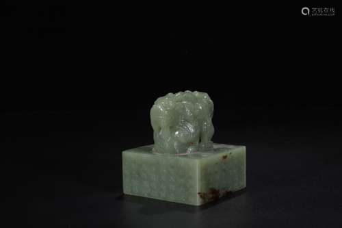 : hetian jade, double beast first, poetry sealSize: 7.9 cm w...