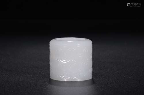 Night: hetian jade, moire BanZhiSize: 2.9 cm diameter, 2.2 c...