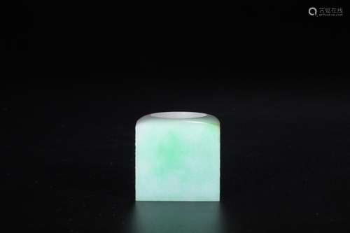 Jade: moire BanZhiSize: 3 cm diameter 2.1 cm weighs 53.5 g.