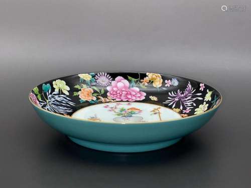 CHINESE GILDED ON BLACK-GROUND POLYCHROME ENAMEL CHARGER DEP...