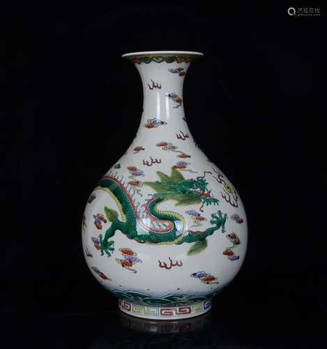 CHINESE GREEN ENAMELED PEAR-FORM VASE DEPICTING 'CHI-DRA...