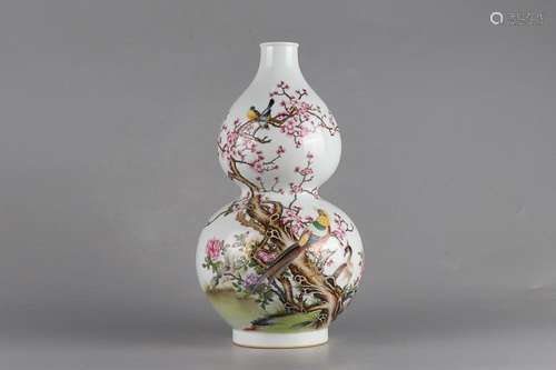 CHINESE PAINTED-ENAMEL DOUBLE-GOURD VASE DEPICTING 'MAGP...