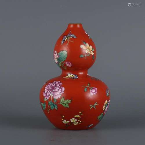 CHINESE CORAL-GROUND FAMILLE-ROSE DOUBLE-GOURD VASE DEPICTIN...