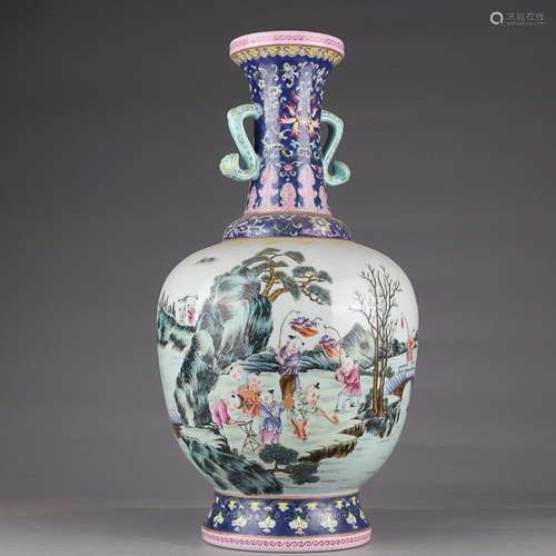 CHINESE GILDED ON FAMILLE-ROSE HANDLED VASE DEPICTING 'C...