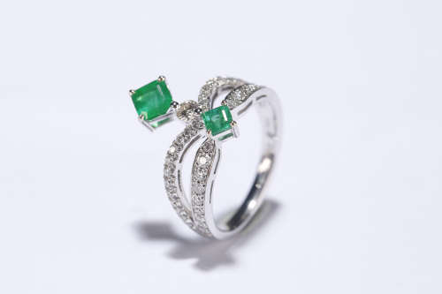 祖母绿皇冠戒指