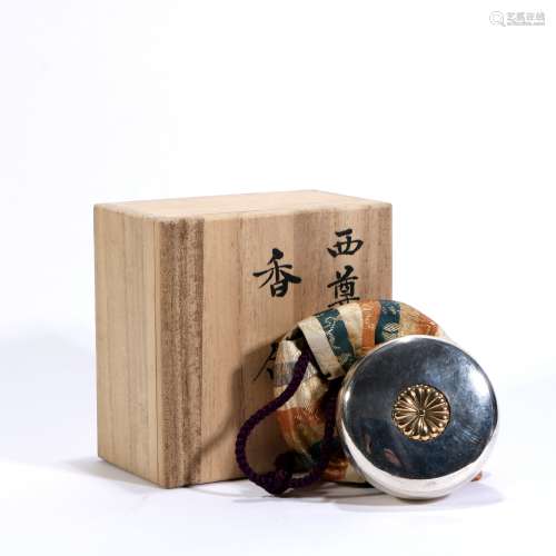 菊纹香盒