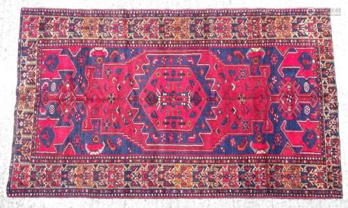 Carpet / rug : A Hamadan rug, with blue and fuchsia ground d...