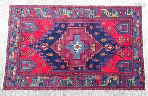 Carpet / rug : An Hamadan rug with burgundy, blue and red gr...