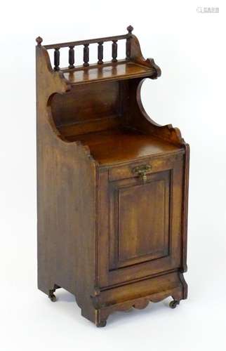 An Edwardian mahogany perdonium with a turned gallery above ...