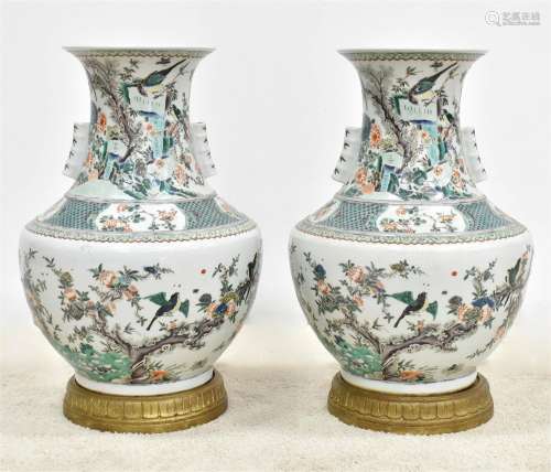 PAIR CHINESE OF PORCELAIN VASES ON STAND
