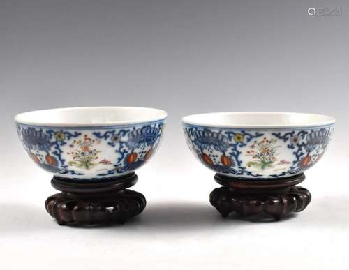 PAIR OF CHINESE PORCELAIN BOWLS ON STAND