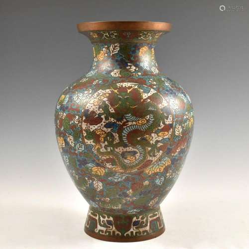 A CHINESE 19TH C CLOISONNE DRAGON VASE