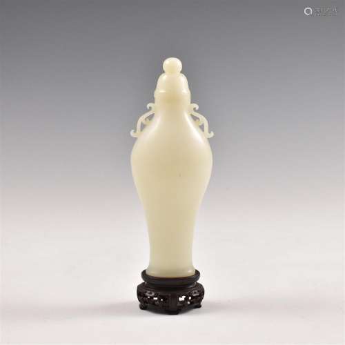 A CHINESE WHITE JADE LIDDED VASE ON STAND