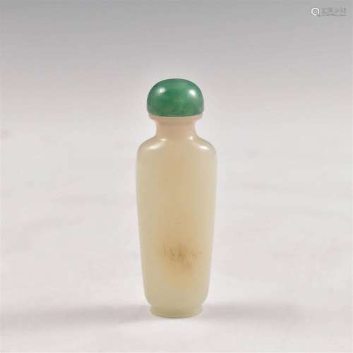 A CHINESE 18TH C WHITE JADE SNUFF BOTTLE, JADEITE STOPPER