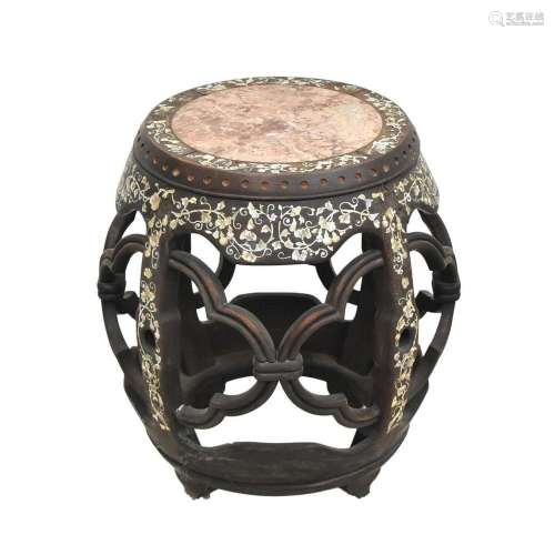 A CHINESE ANTIQUE MOP INLAID MARBLE TOP ROSEWOOD DRUM STOOL