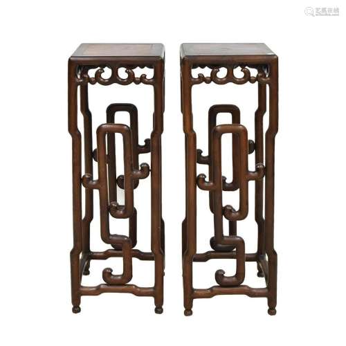 PAIR OF CHINESE ROSEWOOD STAND. QING DYNASTY