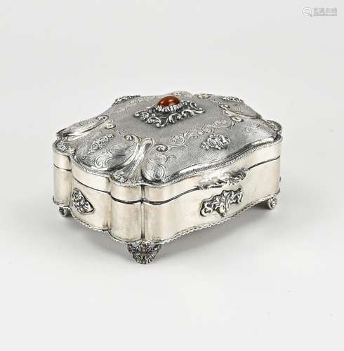 Silver box with agate