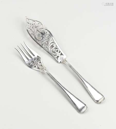 Silver fish serving cutlery